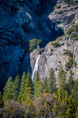 Fototapeta na wymiar Yosemite mountain and waterfall view