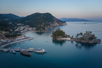 Fototapeta premium Beautiful panoramic view of Parga city, Greece
