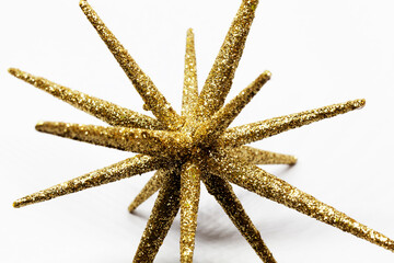 Fototapeta na wymiar glittering Christmas gold star with thorns against white background