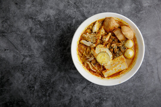 Delicious homemade curry noodles ( mee kari ) serve with seafood and egg