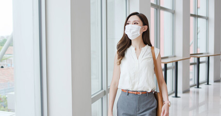 Fototapeta na wymiar Asian woman with facial mask