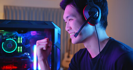 cyber sport gamer playing game © ryanking999