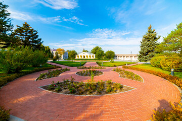 Obraz premium Flowerbeds, Grass Pathway and Ornamental Vase in a Formal Garden
