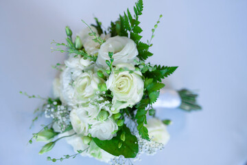 wiązanka ślubna z żywych białych kwiatów © Franciszek