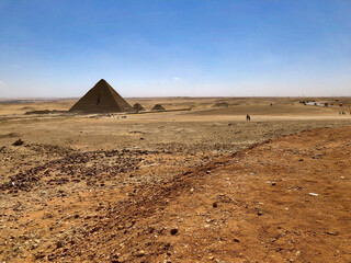 Pyramiden und Sphinx in Gizeh in Kairo, Ägypten - Landmark sightseeing Pyramides of Giza in Cairo