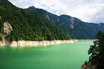 Obraz premium Kurobe Dam and lakeside mountains in Tateyama Kurobe Alpine Route, Toyama, Japan - 黒部ダム 富山県 中新川郡 立山町 日本 