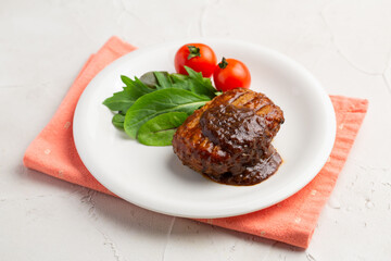 ハンバーグとベビーリーフとプチトマト