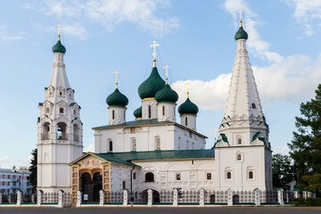 Fototapeta na wymiar Yaroslavl. types of yaroslavl. Elijah's Church