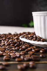 ホットコーヒーとコーヒー豆