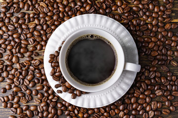 ホットコーヒーとコーヒー豆