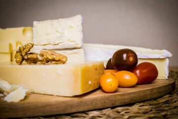 Mesa de quesos con acompañamiento