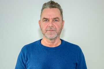 Obraz premium Unshaven middle-aged man with modern hairstyle