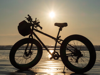 Fototapeta na wymiar silhouette of a bike on sunset