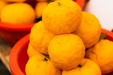 市場で売られるゆず