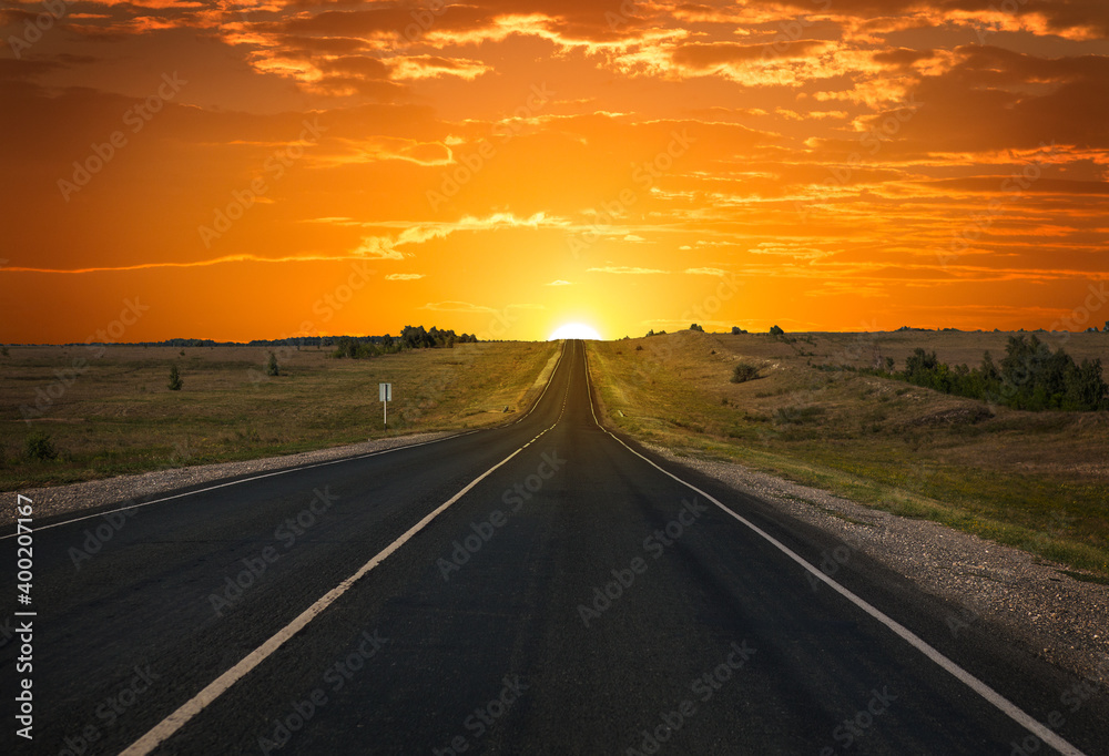 Canvas Prints Sunrise on the horizon over an empty highway