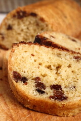 Raisin butter cake