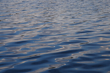 Wellenspiel auf der Peene