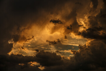 Dramatischer Sonnenuntergang