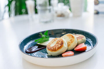 beautifully served dishes, restaurant serving, business lunch, cheesecakes on a turquoise plate