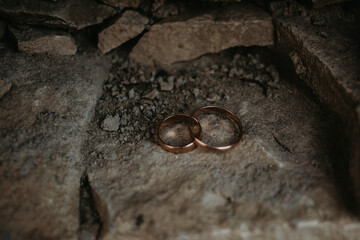 Wedding rings lie beautifully on the stones