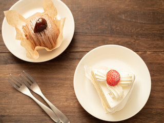 苺のショートケーキとモンブラン