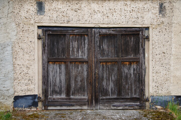 Alte gut verschlossene Garagentor