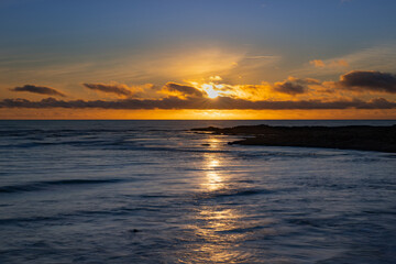 Obraz premium Sunset explosion, Parede beach Portugal