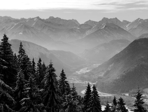 Winter hiking tour to Seekarkreuz mountain and Lengrieser hut, Bavaria, Germany