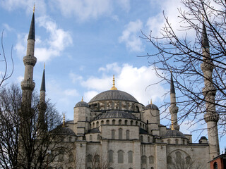 Fototapeta na wymiar The blue mosque or Sultan Ahmed Mosque in Istanbul, Turkey