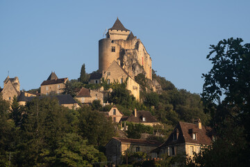 Fototapeta na wymiar Village et château de Castelnaud-la-Chapelle en Dordogne