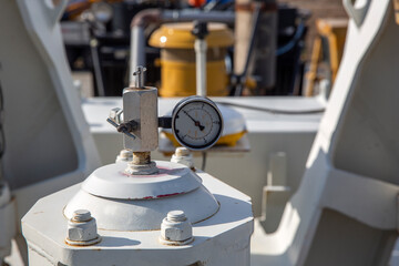 A type of manometer with a needle and measuring in bar on a work machine