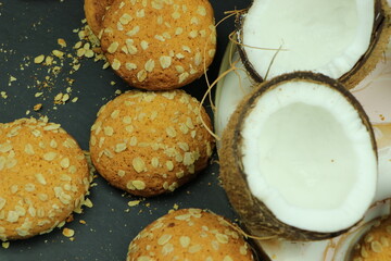  round ginger biscuit with crumbs