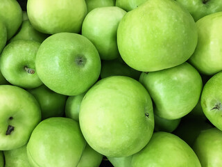 many juicy green fresh apples