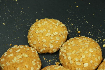  round ginger biscuit with crumbs