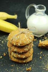  round ginger biscuit with crumbs