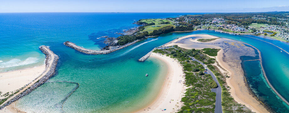 Australia, New South Wales, Narooma, Harbour and lagoon