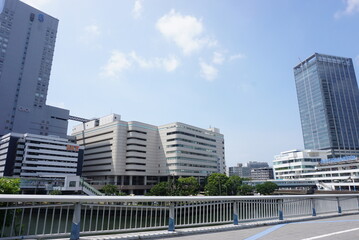 Obraz premium 横浜駅東口側の商業施設群