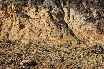 掘削されて露出した粘土層