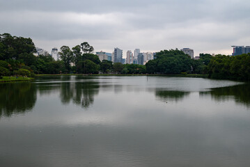 Fototapeta na wymiar Paisagem do parque Ibirapuera