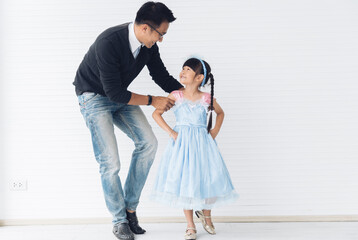 Fototapeta premium Father is teaching his little daughter to dance in the halls of the house. Happy holidays, family relationships.