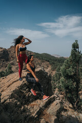 Obraz premium Friends Explore Nature Outdoors Concept