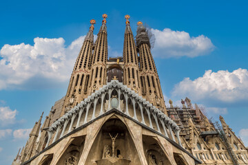 Famous Antonio Gaudi Sagrada Familia Cathedral, Tower close up - obrazy, fototapety, plakaty