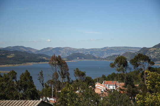 vistazo del embalse de tomine