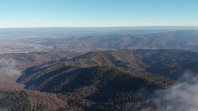 View of Beskid Sadecki towards Rytro village in late autumn, from Radziejowa summit.