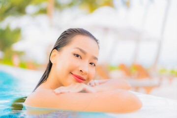 Obraz na płótnie Canvas Portrait beautiful young asian woman relax leisure around outdoor swimming pool