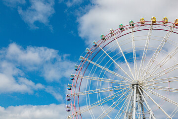 淡路サービスエリアの大観覧車と空