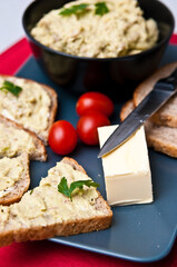 Sandwiches with homemade eggs with bacon cream