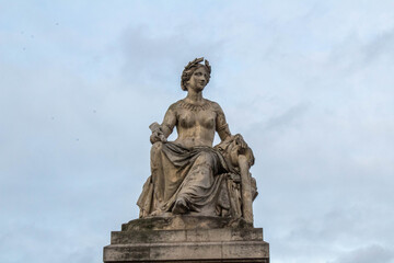 Fototapeta na wymiar statue in paris france