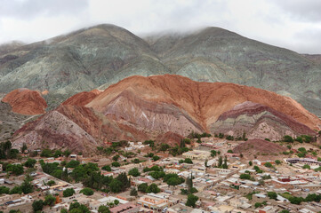 Purmamarca, village argentin au pied de la colline aux 7 couleurs