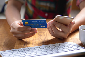 female hold credit cards  use mobile phones, online shopping or online payments.